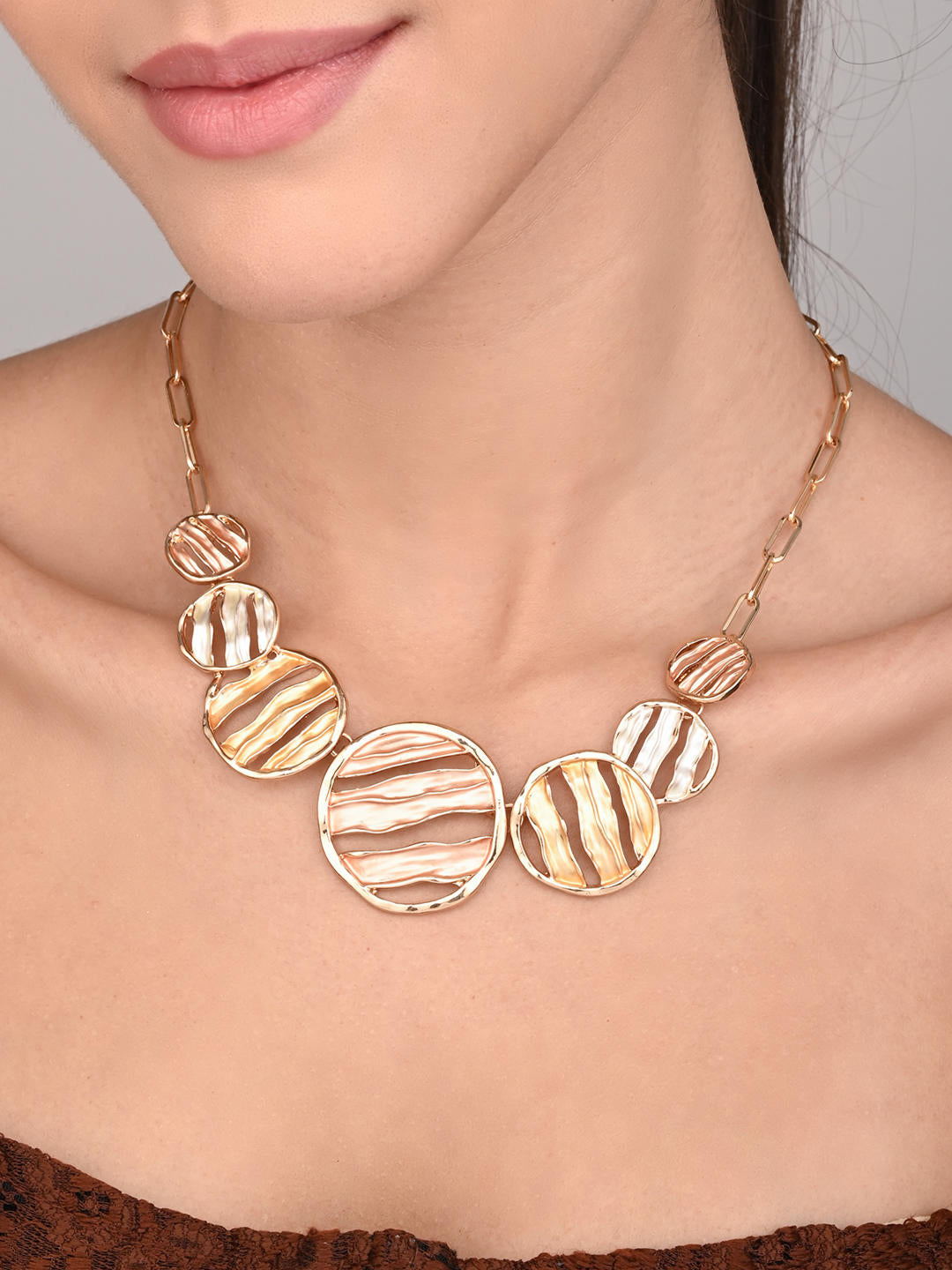 Golden Ripple Circle Necklace
