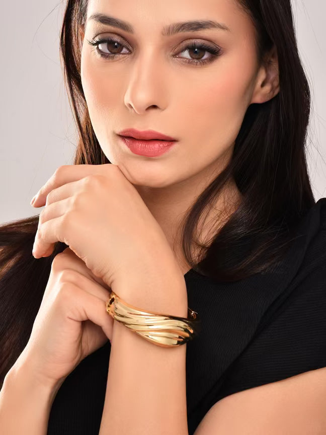 Waved Gold Bangle