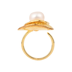 Pearl Ring with Radiant Glow