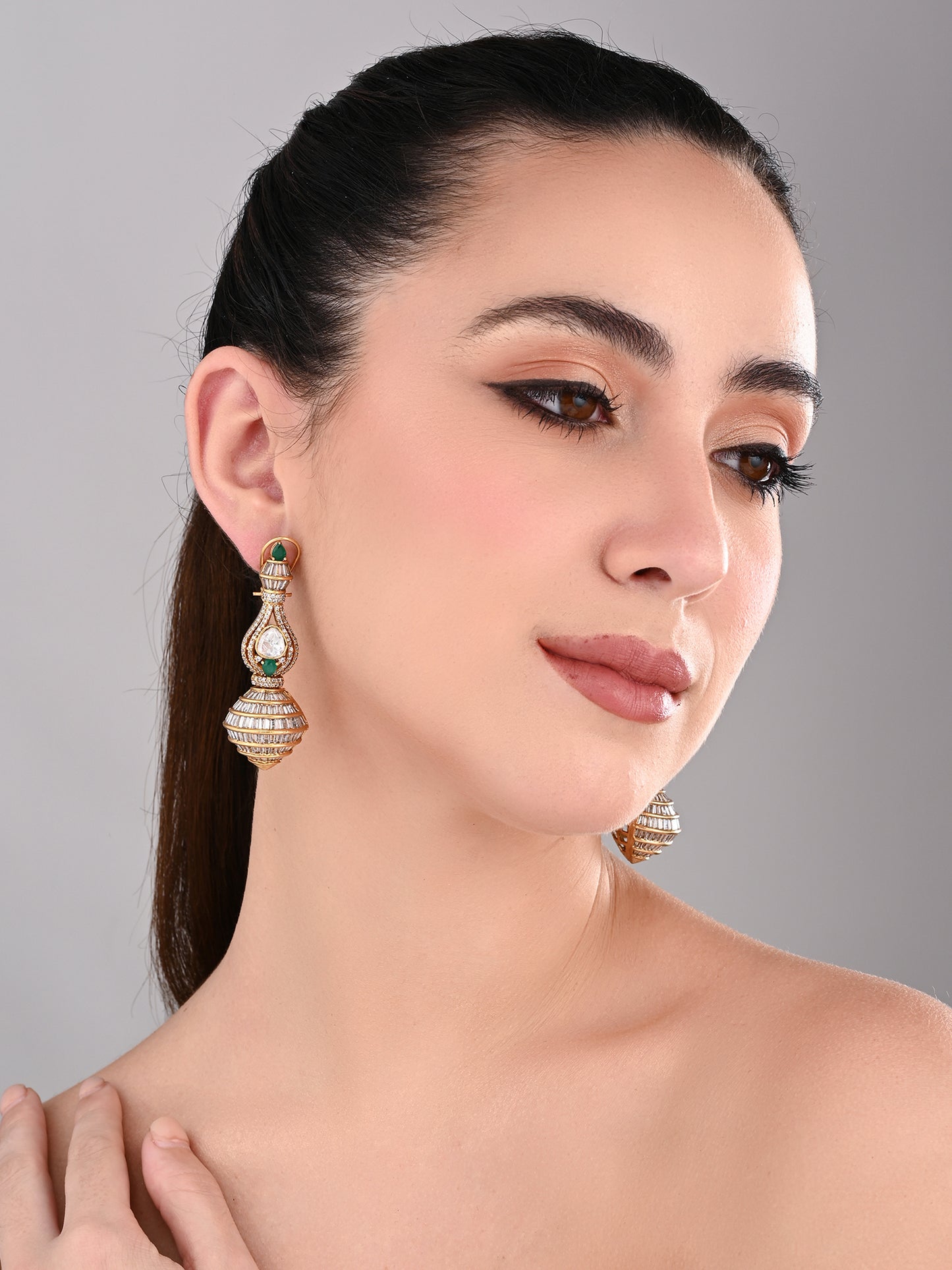 Golden Seashell Elegance