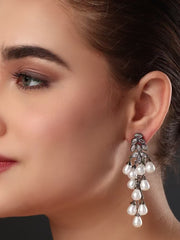 PEARL CLUSTER EARRING