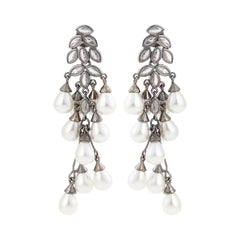 PEARL CLUSTER EARRING