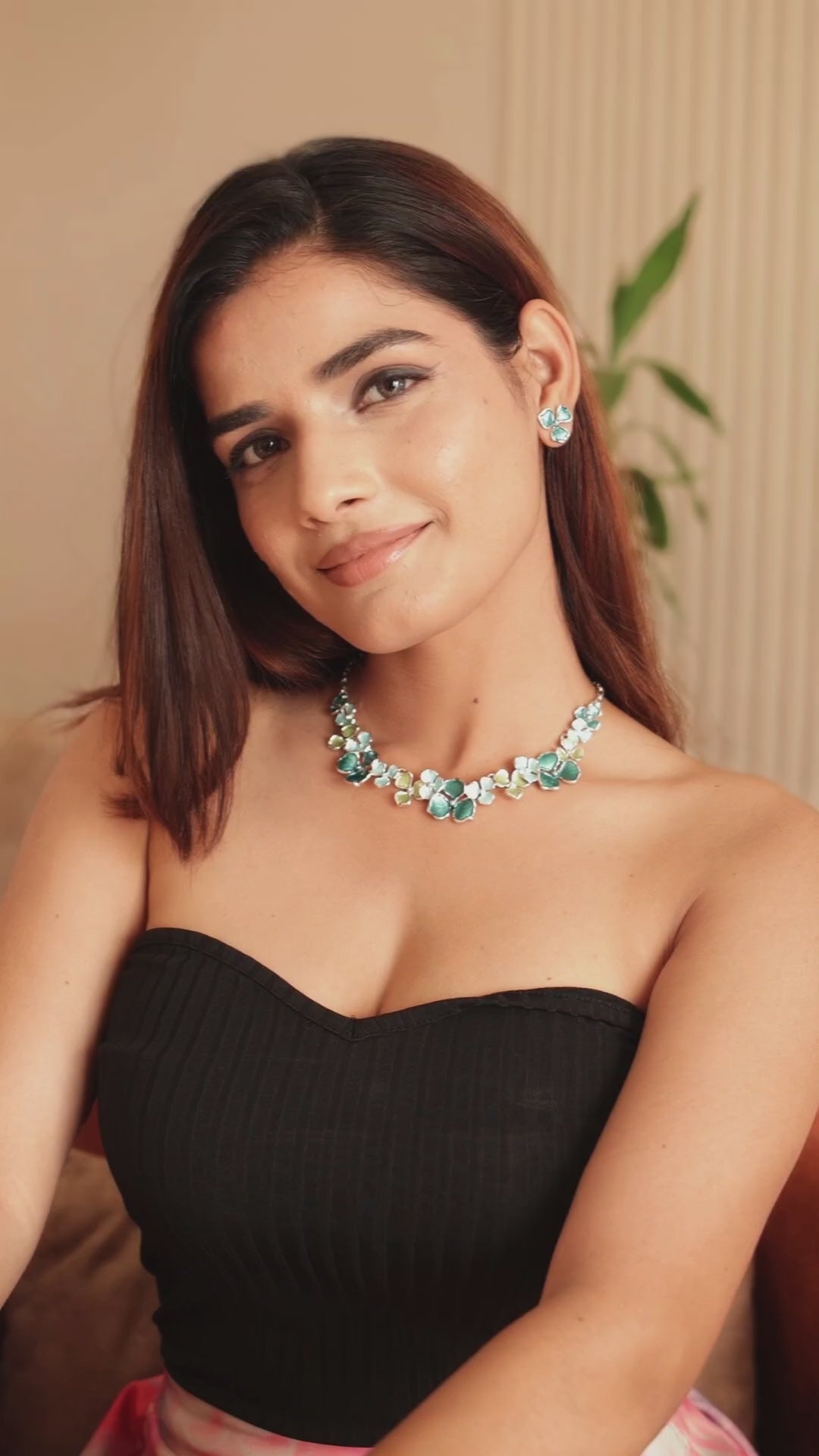 Ocean Petal necklace set worn by model