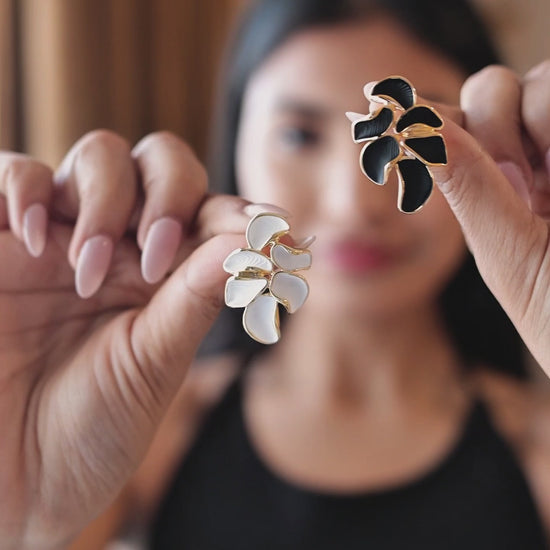 Classic petal stud earrings in white and black